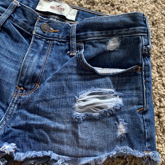 Hollister ripped Jean shorts - Picture 3 of 5